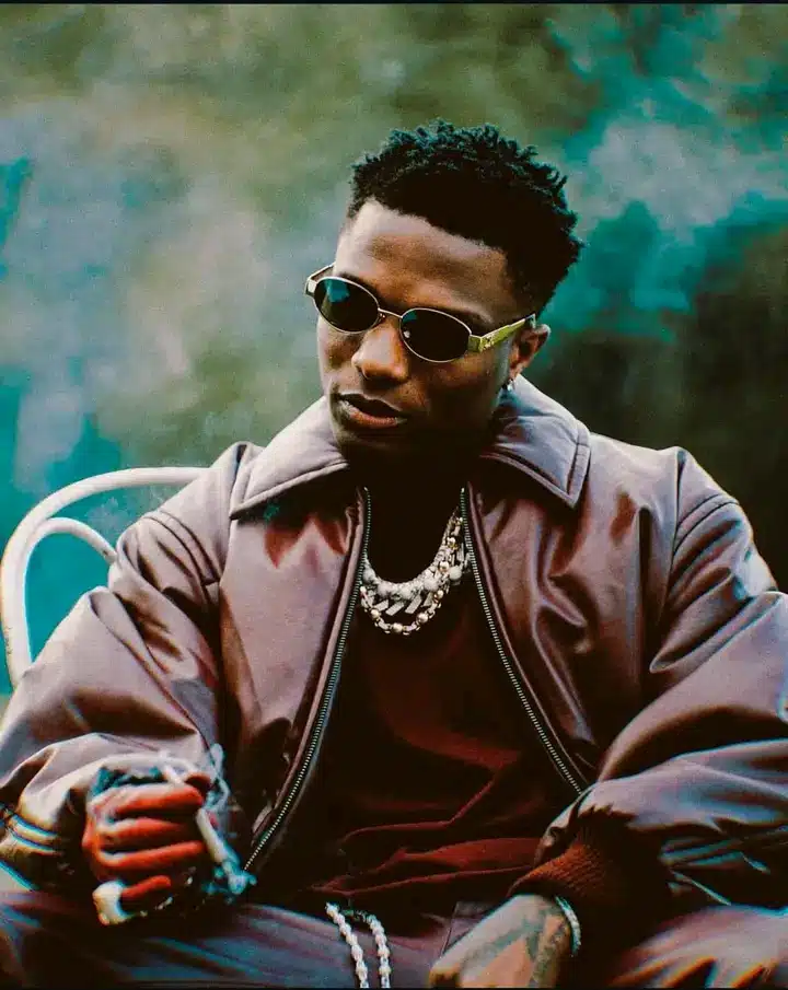 Afrobeats sensation, Wizkid achieves a groundbreaking milestone with his latest single, “Kese”, amassing over 1.5 million Spotify streams on its debut release, shattering the previous record held by Davido’s “Awuke”.