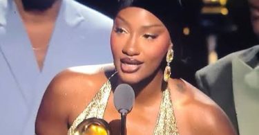 VIDEO: Tems dedicates Grammy win to her mother