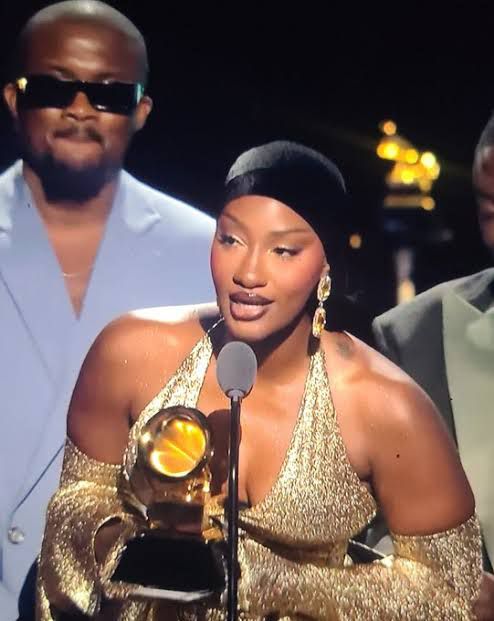 VIDEO: Tems dedicates Grammy win to her mother