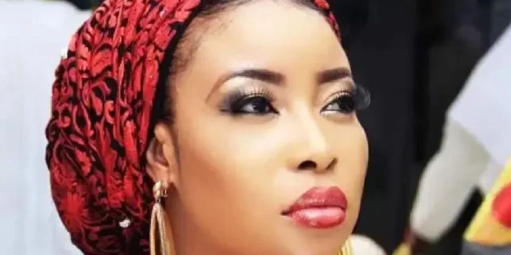 Lizzy Anjorin dragged for raining curses on critic on her livestream