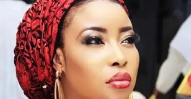 Lizzy Anjorin dragged for raining curses on critic on her livestream