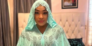 Lizzy Gold calls out father over entitlement mentality after gift snub

