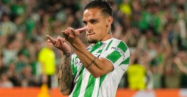 Antony slams Wroclaw pitch ahead of Conference League final clash vs Chelsea
