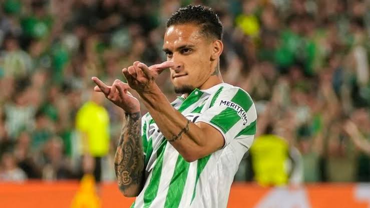 Antony slams Wroclaw pitch ahead of Conference League final clash vs Chelsea