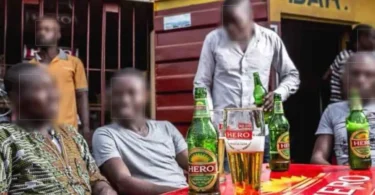 “Reduce alcohol prices or we’ll shut down everywhere” – Ghana drunkards association threatens govt