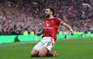 Bruno Fernandes snubs £700-per-week Al-Hilal offer to stay at Man United
